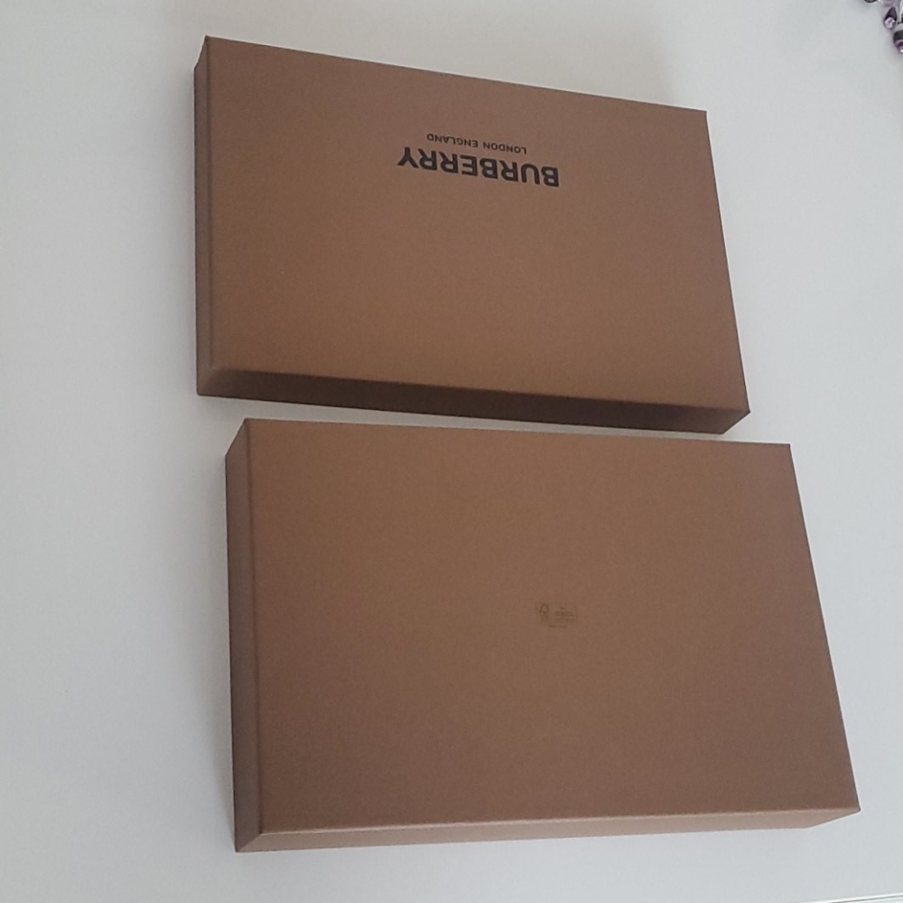 BURBERRY Gift Box - Picture 4 of 4